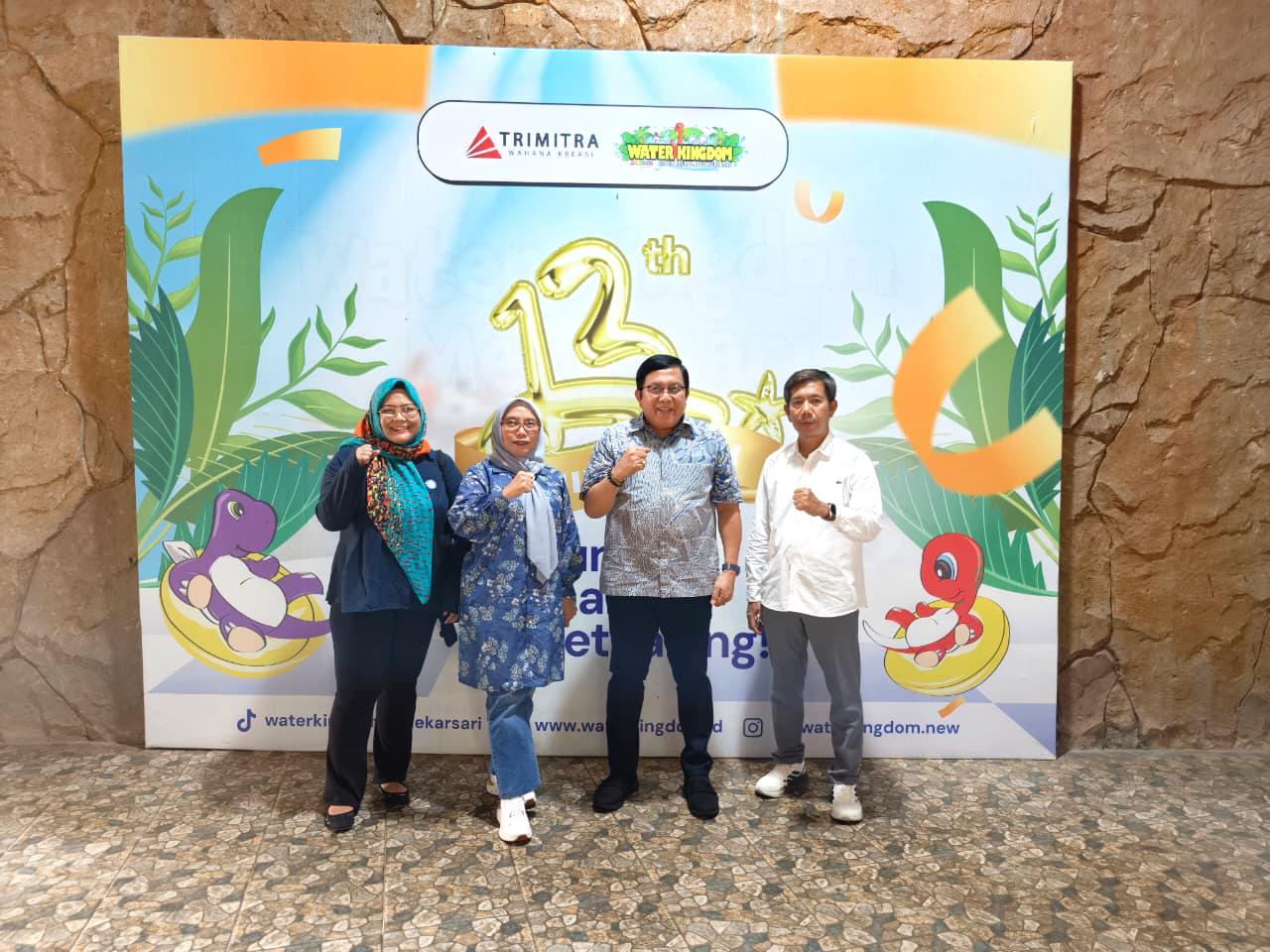 Audiensi ke Water Kingdom Mekarsari bertemu dengan Ibu Direktur beserta Staf dan Tim APINDO Kab.Bogor. Alhamdulillah UMKM Binaan APINDO telah meliki 4 booth titip barang secara permanen dan akan segera membuka booth lagi oleh Bidang Organisasi dan UMKM.